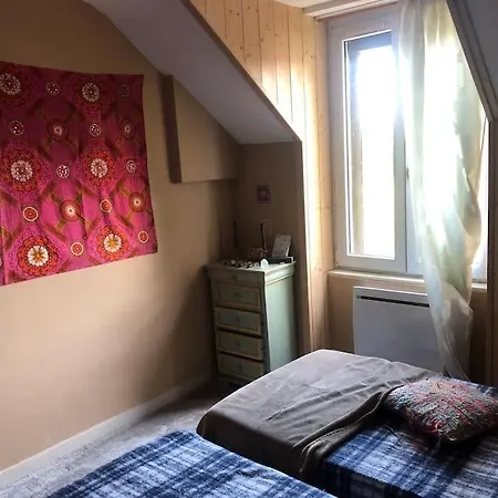 Dans Maison Rouge Saint-Grave