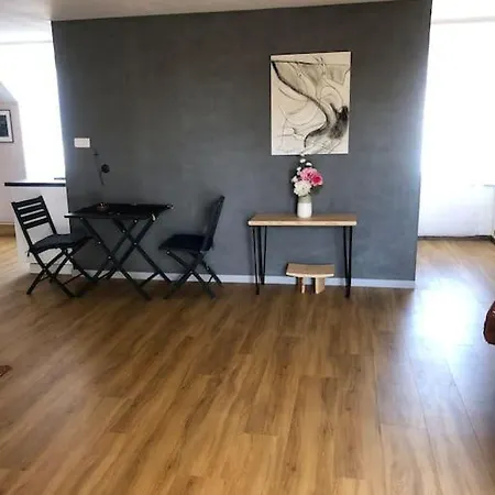 Dans Maison Rouge Apartment *